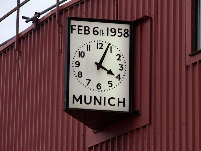 Manchester United Initial Badge Set